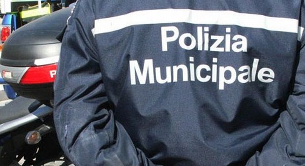  Napoli, controlli della Polizia Municipale per la festa di San Valentino: multe ad un locale di Mergellina