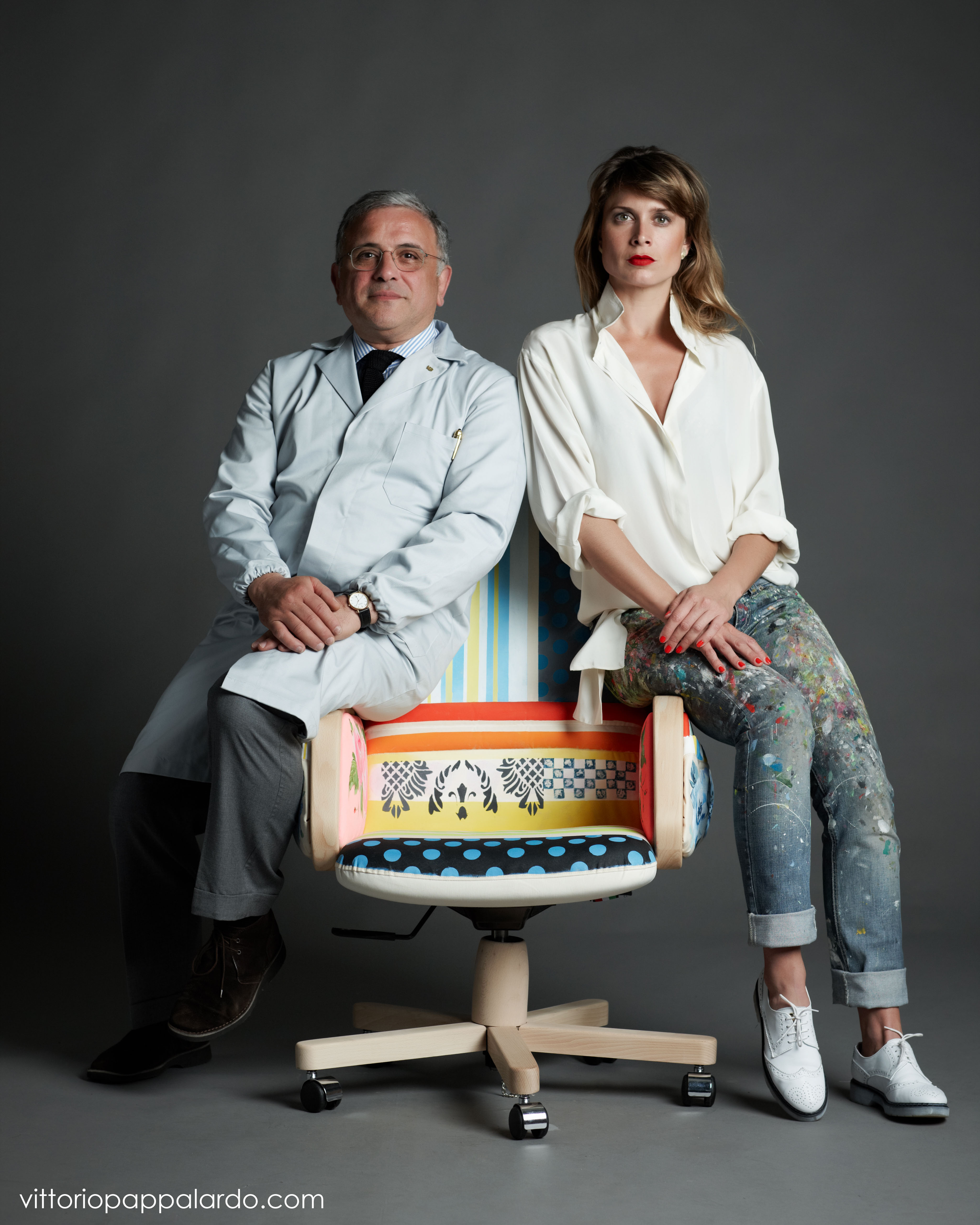  Le “poltrona d’artista” di Vittorio Pappalardo con Sarah Van Hoe in mostra a Napoli nelle sedi di Banca Promos