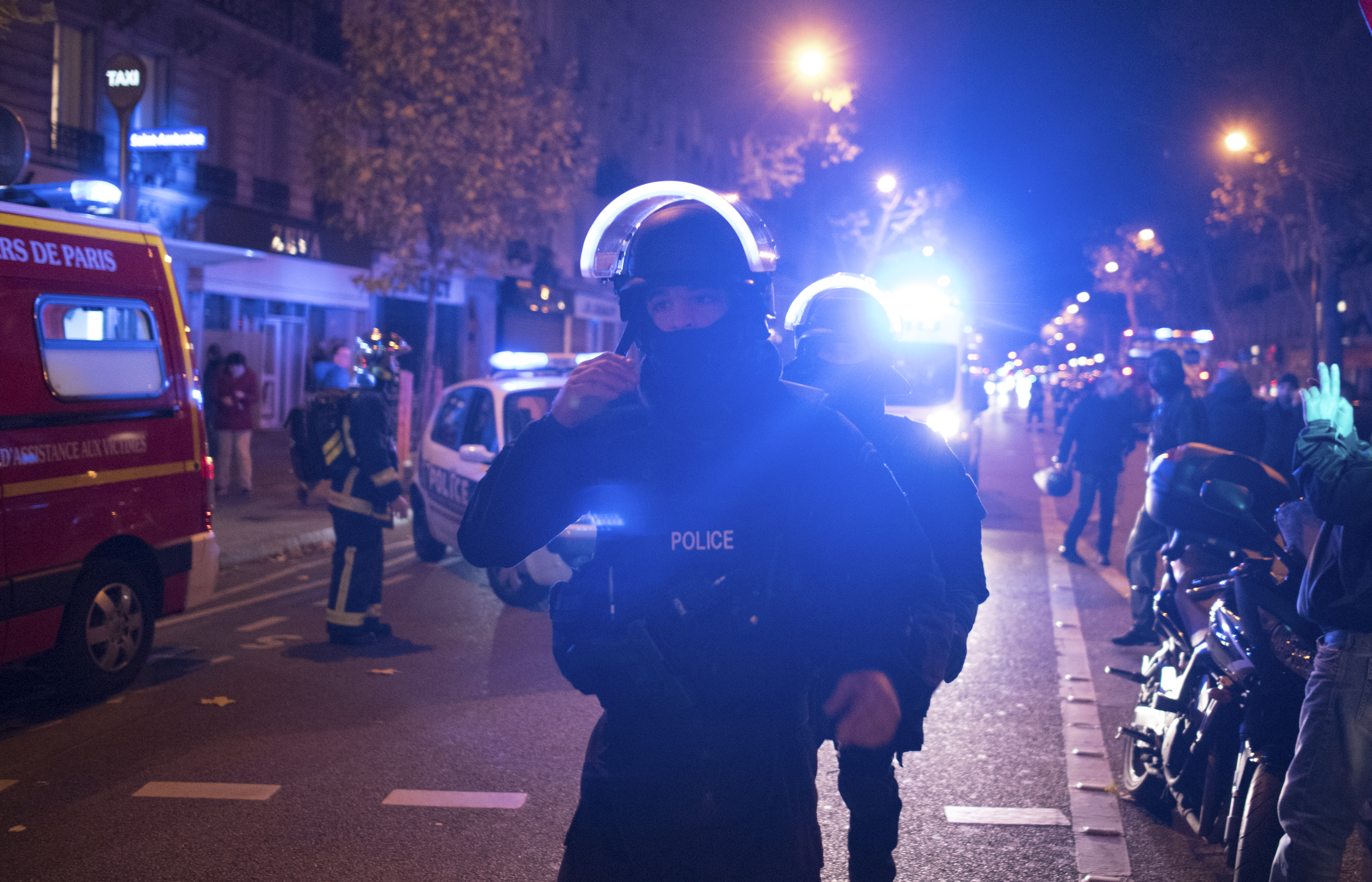  Parigi, attacco terroristico senza precedenza: 127 morti e 192 feriti – VIDEO