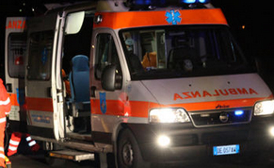  Incidente tra scooter e auto a Fuorigrotta: 1 morto e 4 giovani feriti