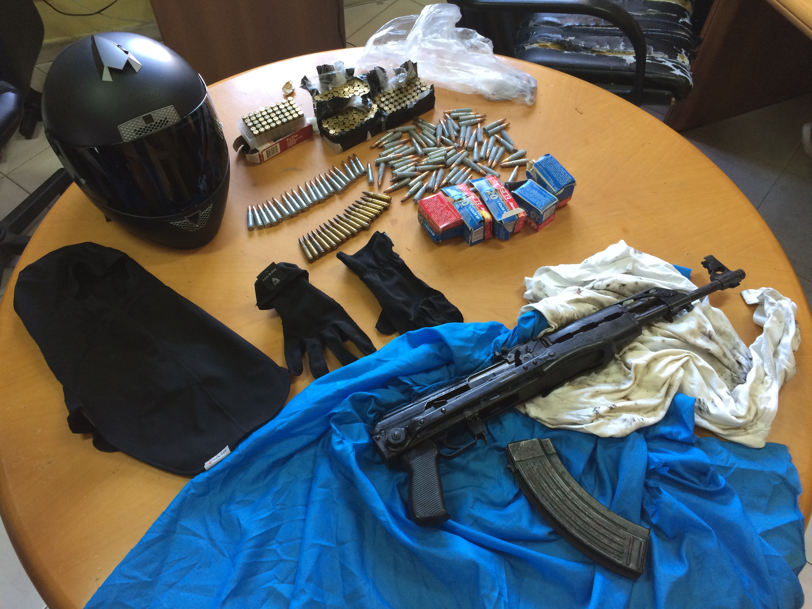  Ercolano, 31enne nascondeva un fucile da guerra in bagno: arrestato