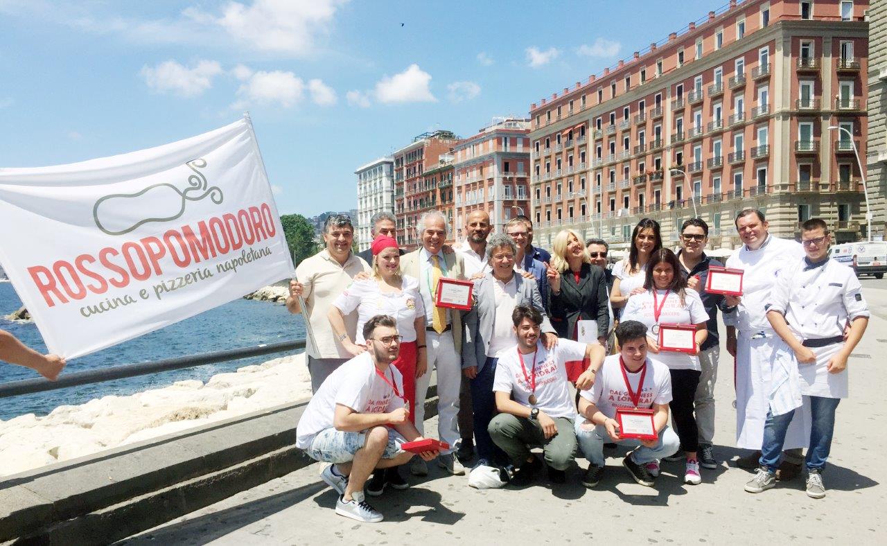  Rossopomodoro premia i giovani per il record della pizza più lunga del mondo