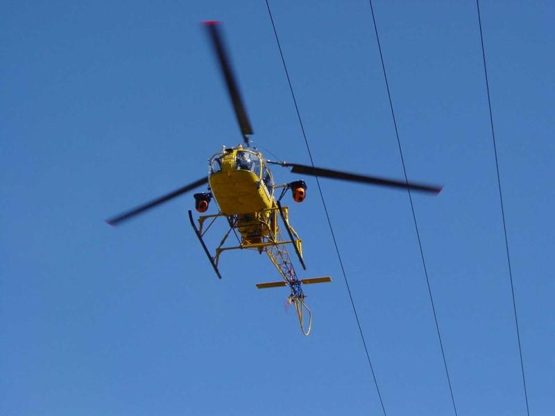  Elicotteri dell’Enel in volo sulla provincia di Napoli per verificare lo stato delle linee di Media Tensione