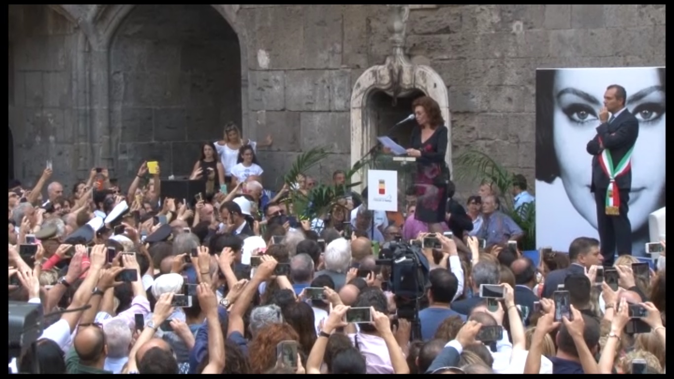  Napoli, conferita la cittadinanza onoraria all’attrice Sophia Loren