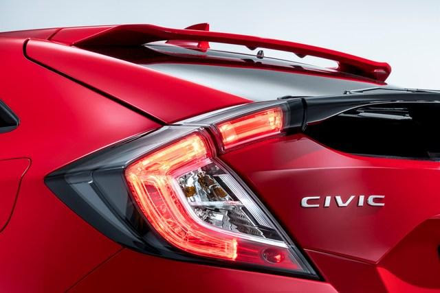  Honda presenta la nuova Civic berlina al Salone di Parigi 2016