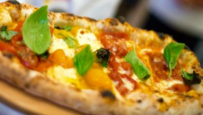  Sfida tra campioni per il contest pizzaUnesco: la Pomodorosa di Davide Civitiello conquista la Giuria internazionale