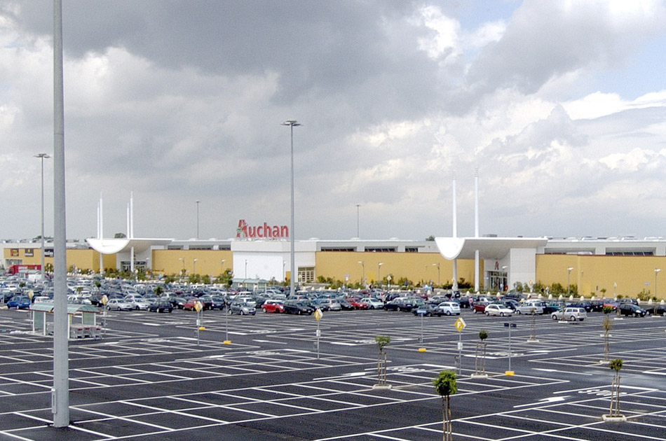  Tenta di rubare olio per auto dall’Auchan di Giugliano, carabinieri fermano 37enne di Piscinola