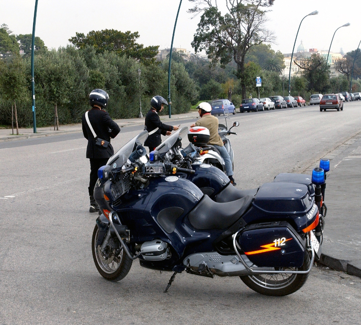  Arenella, fermato per guida senza assicurazione aggredisce carabinieri: arrestato 27enne