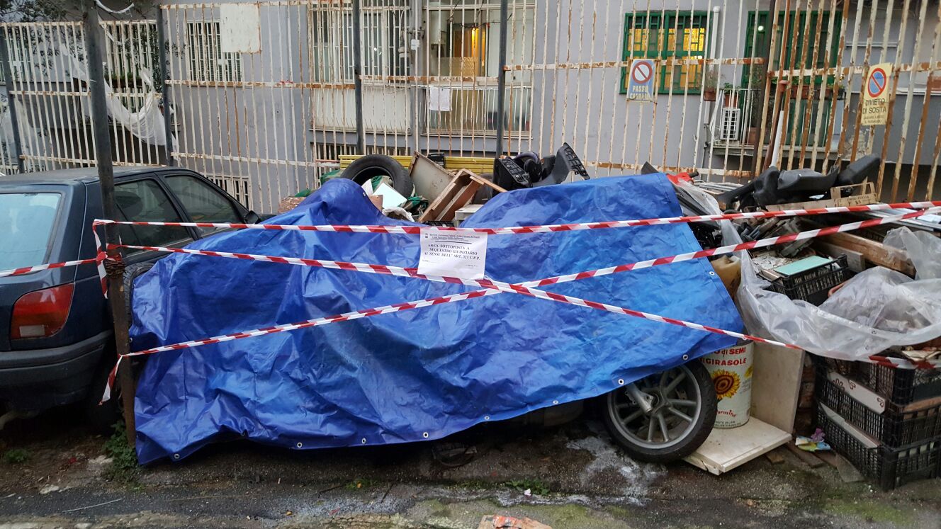  Napoli, sigilli a due officine abusive con aree di discarica di rifiuti speciali