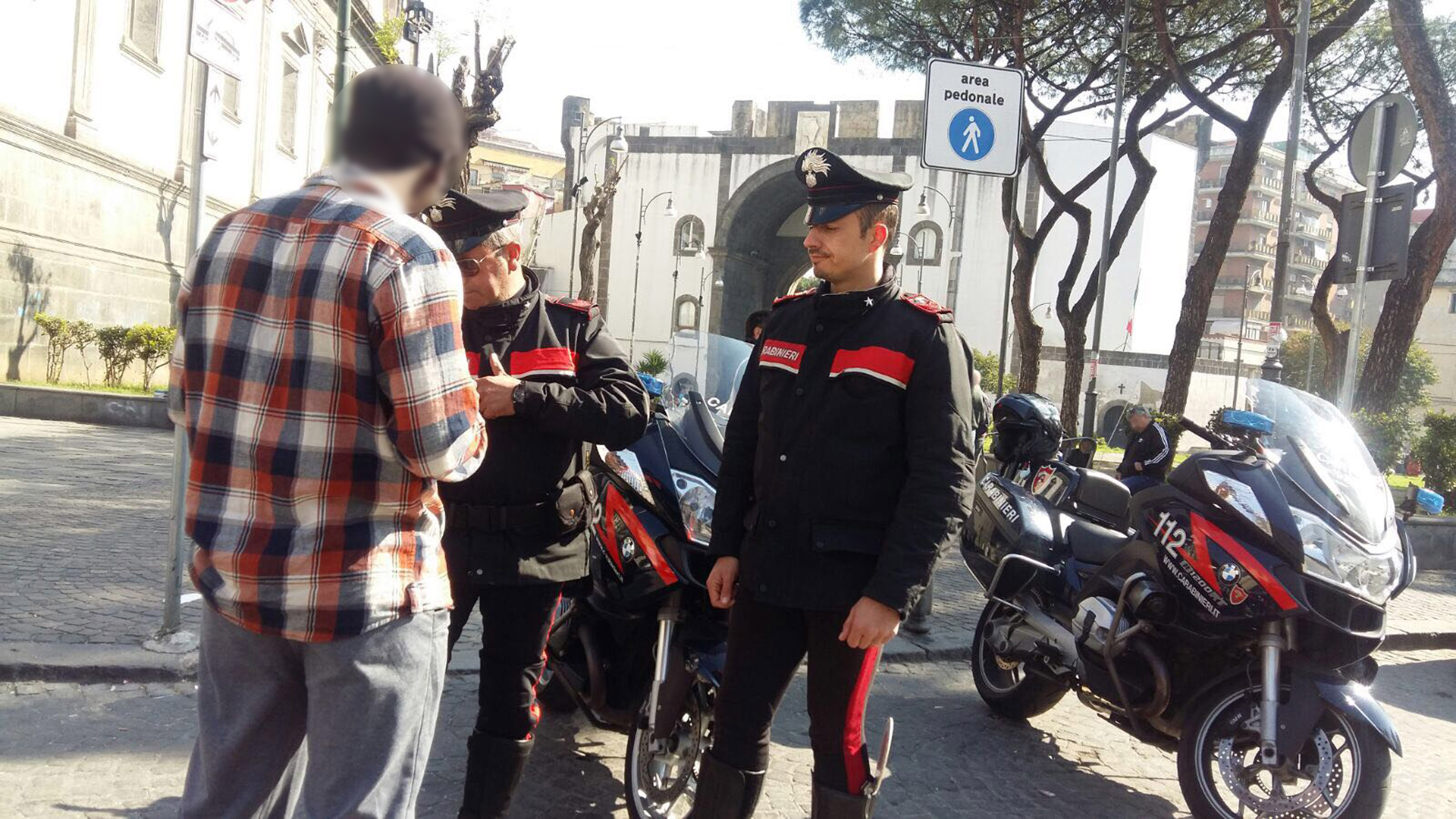  Napoli, ennesima rissa tra extracomunitari a Porta Capuana: 3 arresti