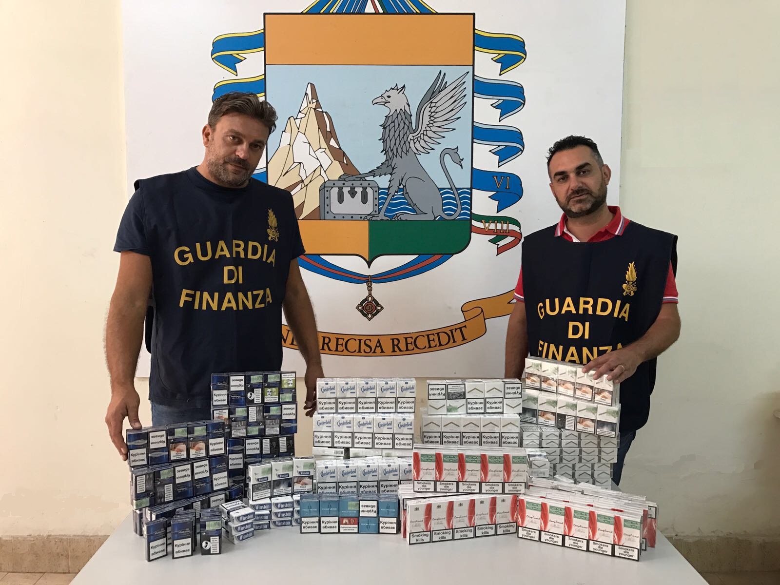  Santa Maria Capua Vetere, nascondeva sigarette di contrabbando nel retrobottega: arrestato
