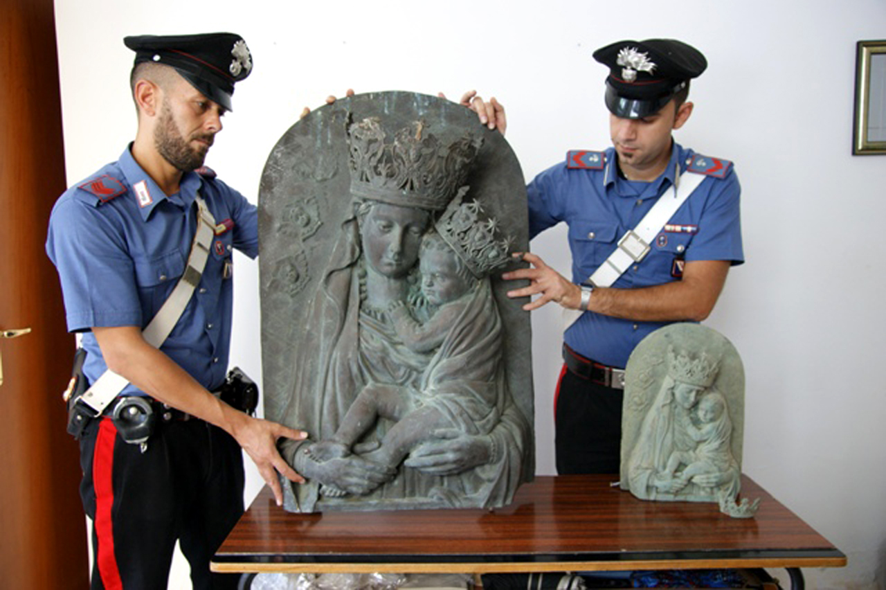  Torre Annunziata, ritrovato dai carabinieri il mezzobusto della Madonna della Neve rubato nel 2015