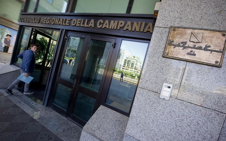  Ciarambino e Cammarano (M5S): ““La Campania che viaggia contromano.”