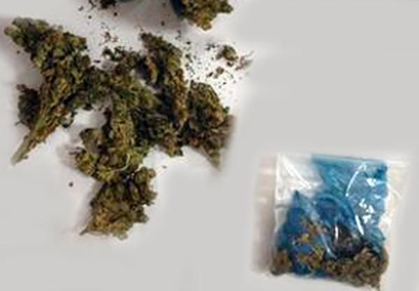  Bacoli, marijuana e bilancini in casa di un 25enne: arrestato