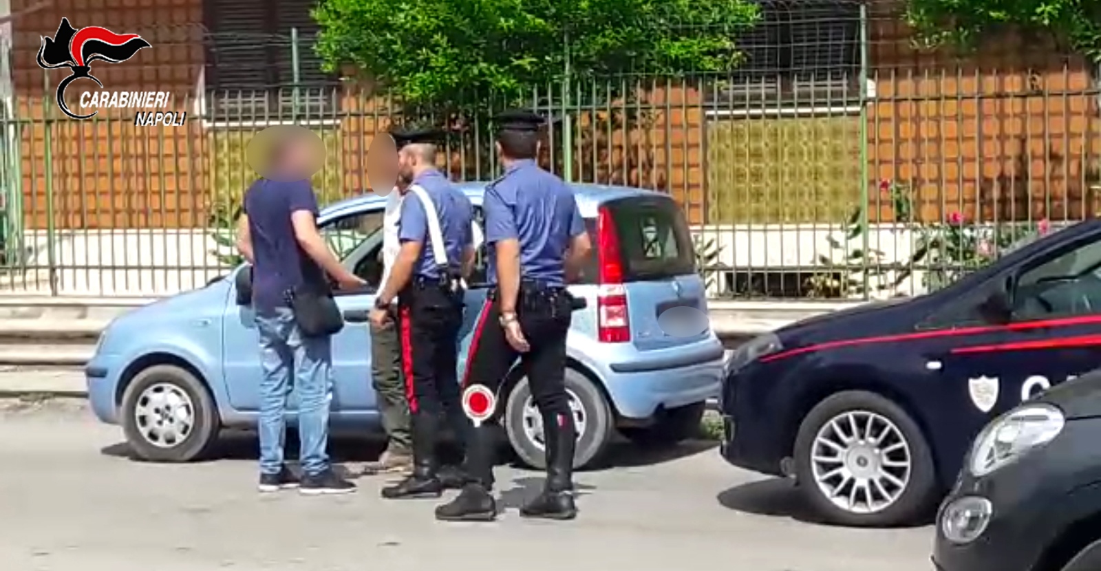  Napoli, parcheggiatore abusivo allontanato da Napoli dichiara falso domicilio: arrestato per cumulo di pene 