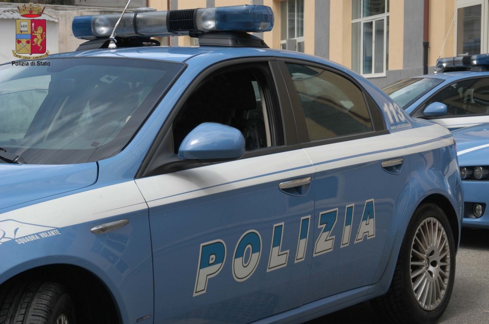  Napoli, arrestato 58enne completamente nudo in Vicoletto S. Domenico Maggiore