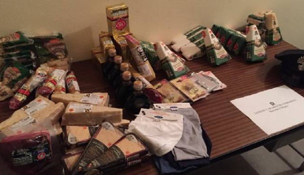  Rubano generi alimentari e per l’igiene in un supermercato di Benevento per poi rivenderli in casa: 3 denunciati