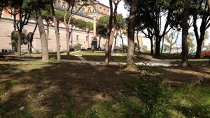  Napoli, abbandonano casa per fuggire dal marito violento: moglie e figlia ritrovate nei Giardini del Molosiglio