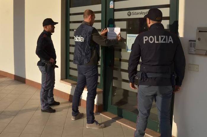  Ponticelli, controlli della polizia: sigilli a sala scommesse in Viale Margherita: 3 persone denunciate