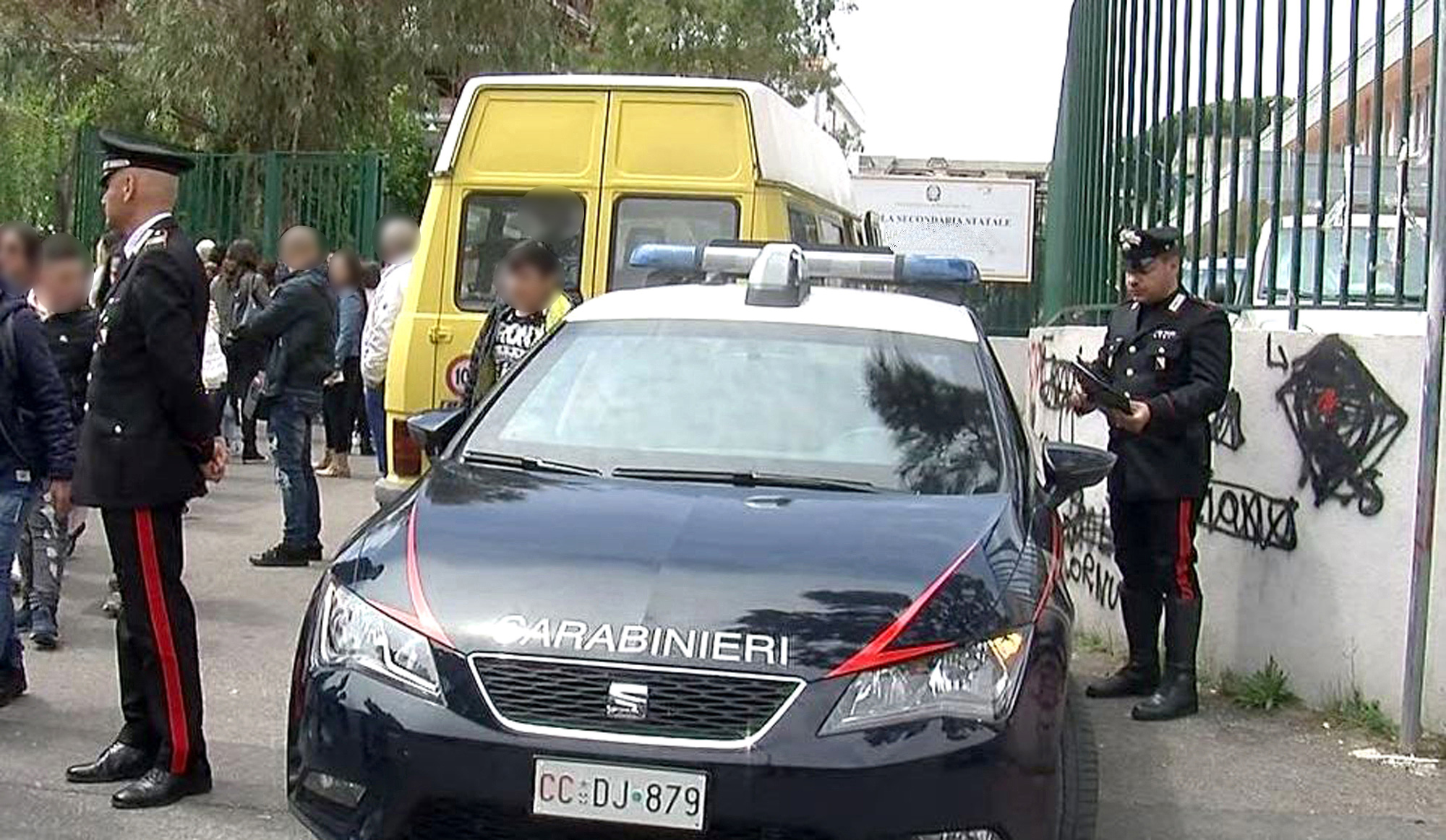  Controlli agli scuolabus nell’area Nord di Napoli, sequestrati 17 mezzi: multe per oltre 16mila  euro