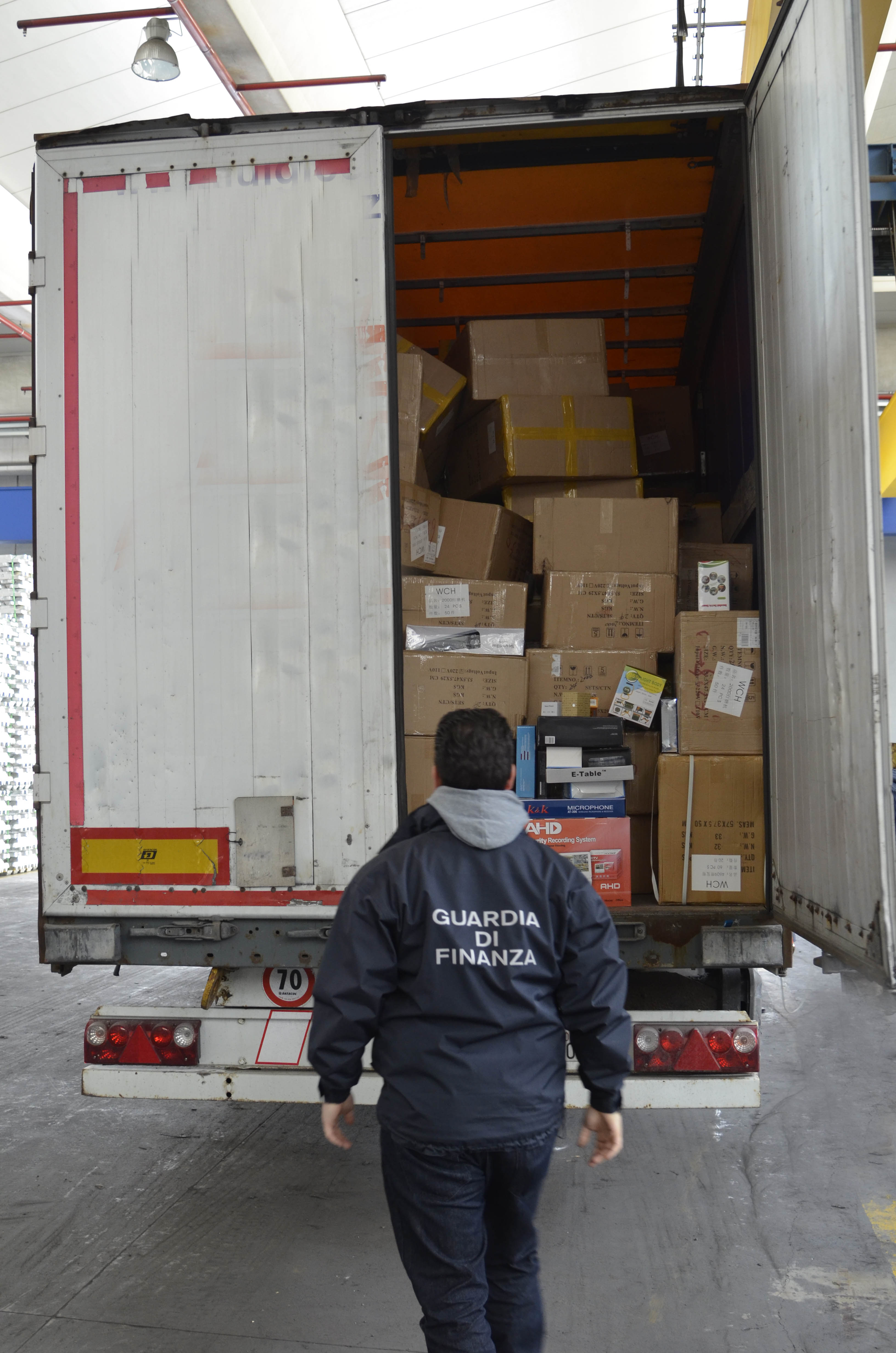  Sequestrati nel Porto di Salerno, oltre 7 milioni di prodotti non sicuri