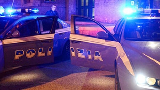  Pozzuoli, sorpresi a rubare nelle auto in Largo Gerolomini: due arresti