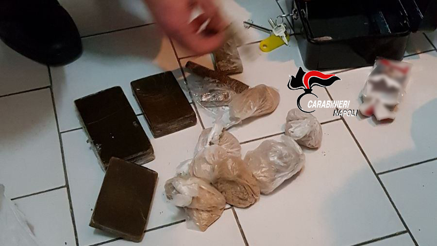  Villaricca, 2 uomini trovati in possesso di decine di grammi di hashis, cocaina e mdma