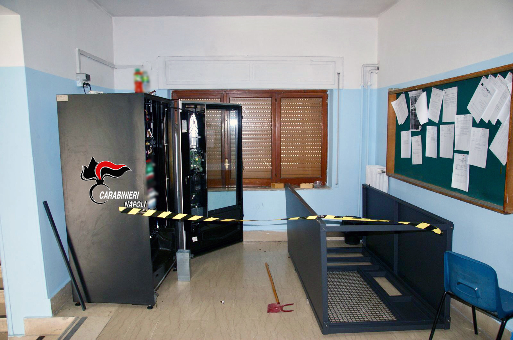 Furti nelle scuole di Casoria, carabinieri arrestano un ladro individuato grazie alle impronte digitali 