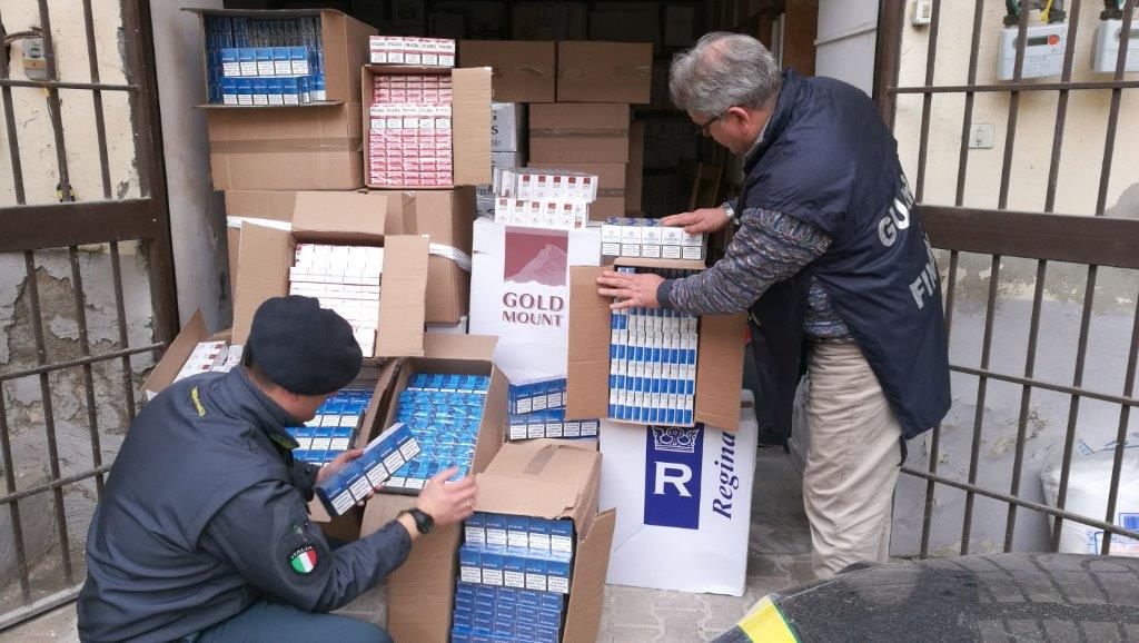  Capua, sequestrati 1.500 Kg di sigarette di contrabbando