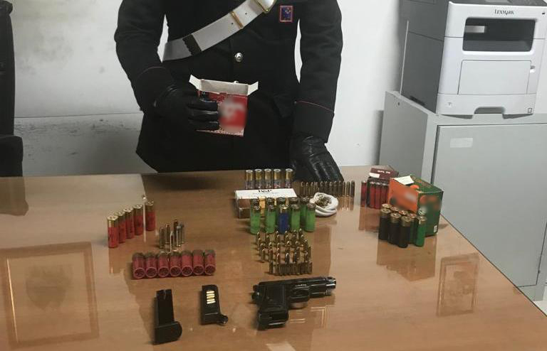  Poggiomarino, armi e munizioni nel furgone di un commerciante: Carabinieri arrestano 46enne
