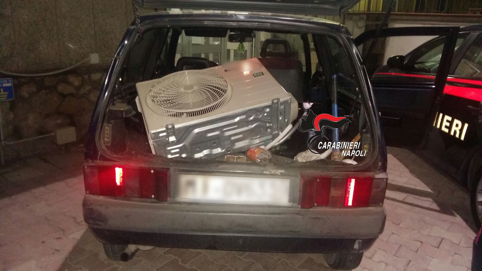  Nola: Carabinieri arrestano 3 persone che avevano appena rubato un condizionatore 