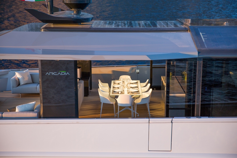  Arcadia Yachts, selezione di arredi interni tra i migliori marchi italiani del design di lusso