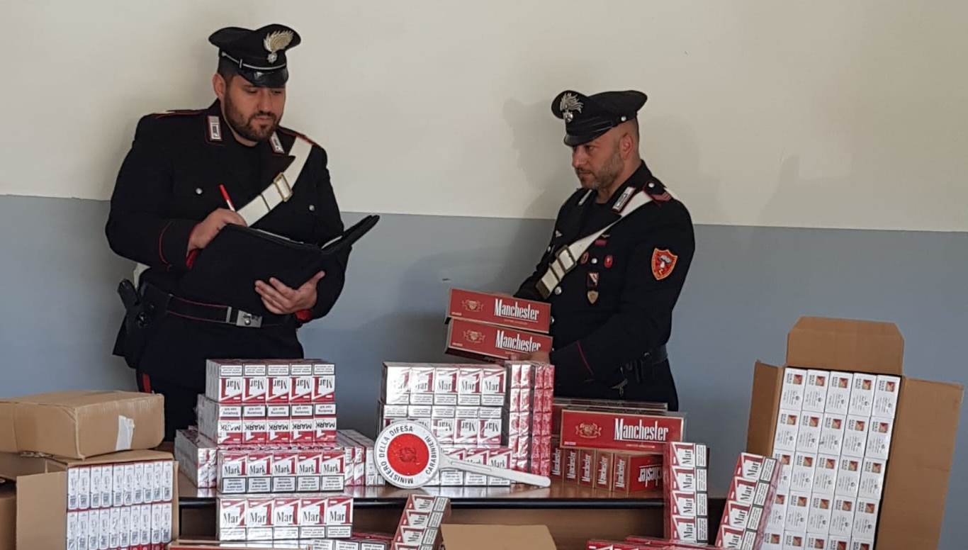  Afragola, nascondeva 137 kg. di sigarette di contrabbando nel soppalco: arrestata 51enne