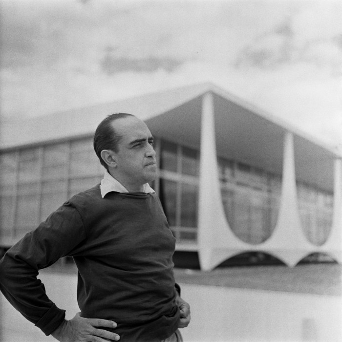  Napoli, Disegnare un mondo migliore, il libro che ricorda la filosofia architettonica di Niemeyer a Palazzo Gravina