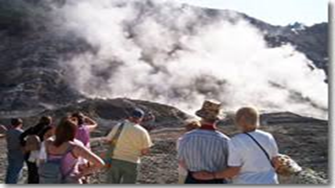  Rischio vulcanico ai Campi Flegrei: le istituzioni incontrano i cittadini di Pozzuoli