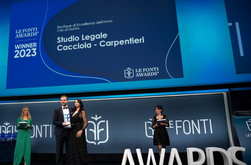  Le Fonti Awards: premio allo Studio Legale Cacciola Carpentieri per l’aiuto nelle crisi del debito