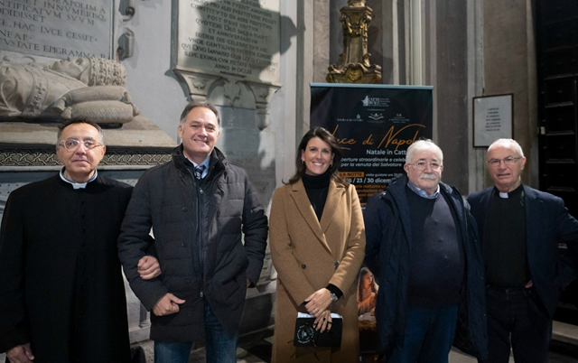  Luce di Napoli: Natale nella Cattedrale: carità, aperture straordinarie serali e celebrazioni per la venuta del Salvatore